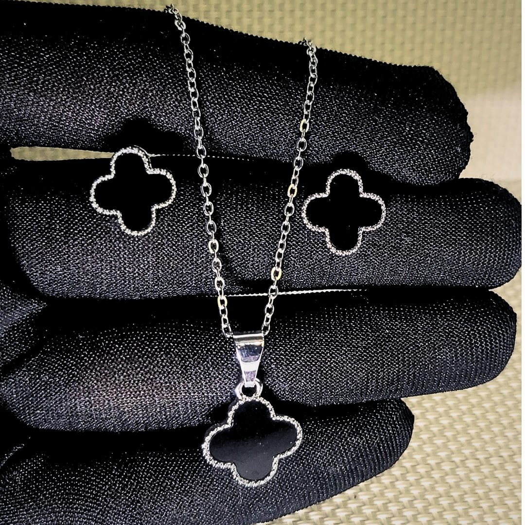 Clover Necklace with Earrings - Silver
