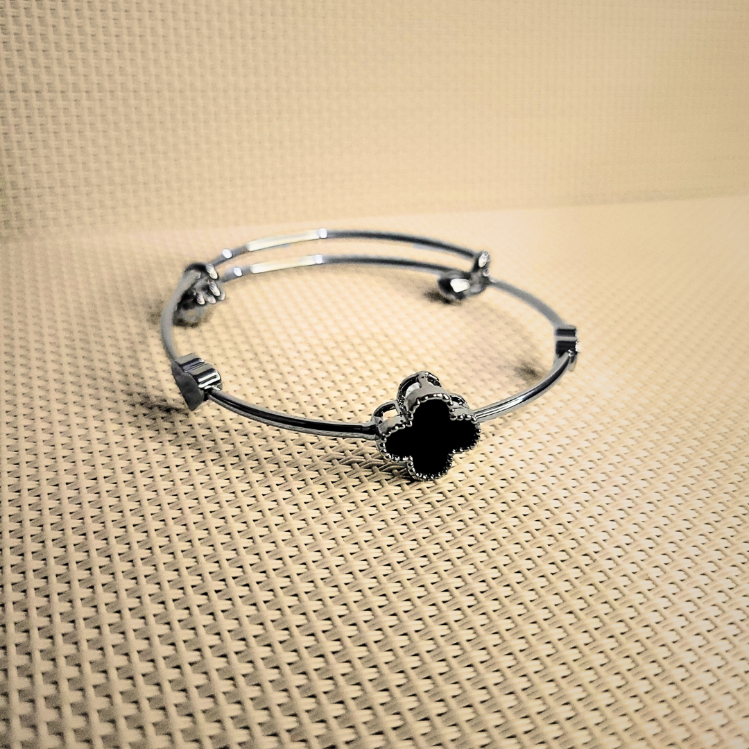 Four Leaf Clover Bangle - Silver