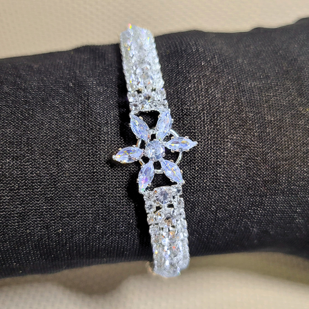 Luxury Crystal Flower Bracelet